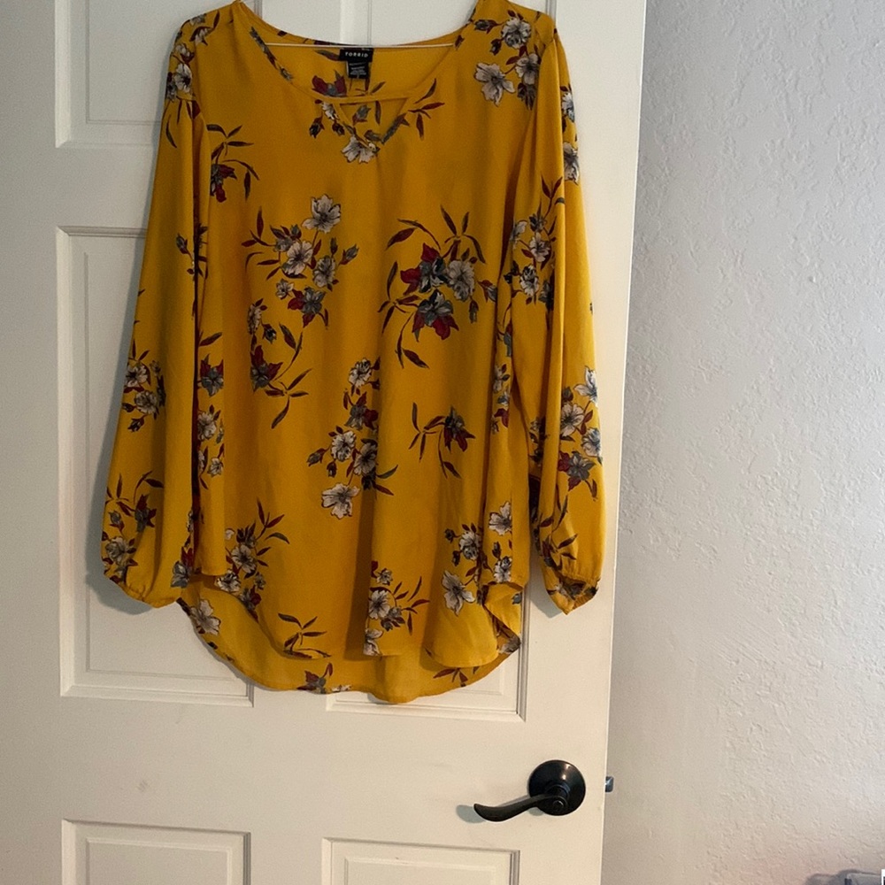 EUC Torrid mustard yellow tunic with gathered sleeve and pleated back Size 3